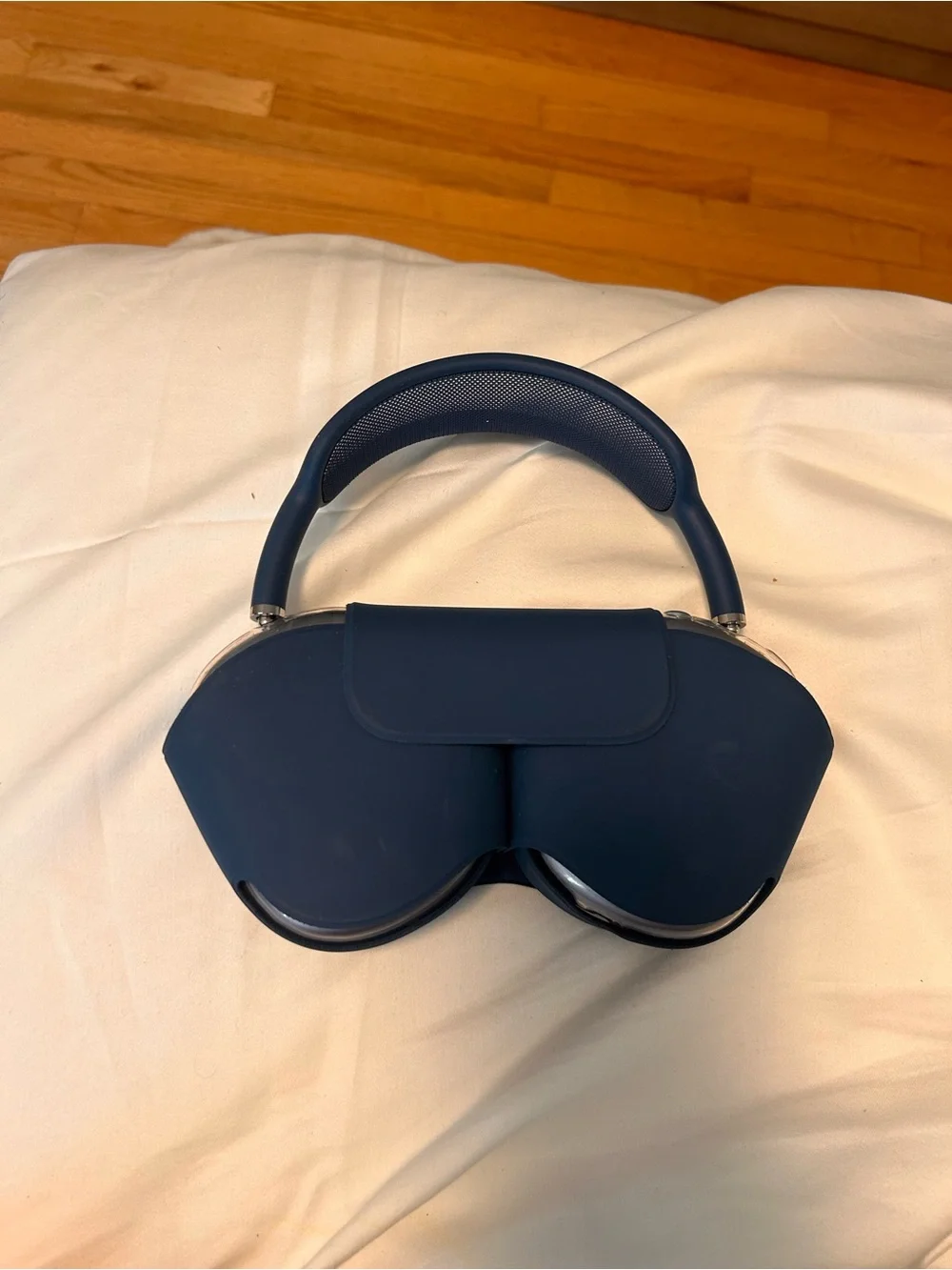 Apple Over-Ear Headphones in Navy Blue with Smart Case